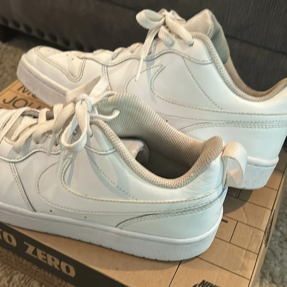 Nike Court Borough Low 2 White Sneakers 7Y / Women’s 8.5